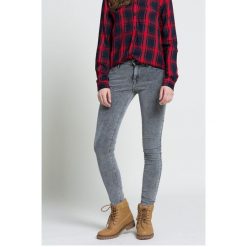 Wrangler - Spodnie Marbled Stone. Spodnie materiałowe damskie marki Wrangler. W wyprzedaży za 179.90 zł.