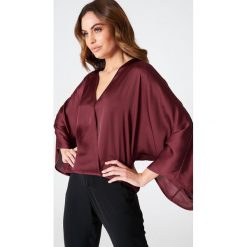 Hannalicious x NA-KD Kopertowa bluzka kimono - Red. Bluzki damskie marki Hannalicious x NA-KD. W wyprzedaży za 42.58 zł.