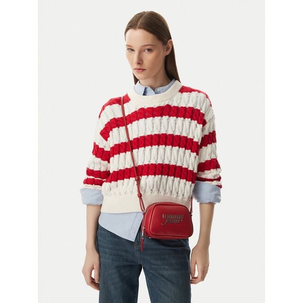 Torebka Tommy Jeans. Brązowe listonoszki damskie Tommy Jeans, bez wzorów, z jeansu, bez dodatków. Za 300.99 zł.