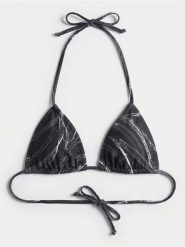 Trójkątna góra od bikini wiązana na szyi i plecach - czarny. Czarne bikini damskie Sinsay, l, bez wzorów. Za 12.99 zł.