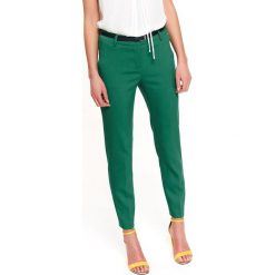 ELEGANCKIE SPODNIE Z KANTEM. Spodnie materiałowe damskie TOP SECRET. W wyprzedaży za 69.99 zł.