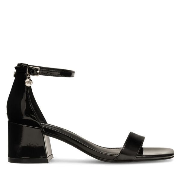 Sandały Nine West. Czarne sandały damskie Nine West, bez wzorów, bez obcasa, na słupku, bez zapięcia. Za 199.99 zł.