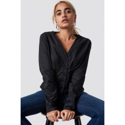 NA-KD Trend Bluzka z guzikami - Black. Bluzki damskie marki NA-KD Trend. Za 80.95 zł.