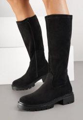 Czarne Casualowe Kozaki z Imitacji Zamszu Fesalara. Czarne kozaki damskie Born2be, z jeansu, bez obcasa, na płaskiej podeszwie. Za 159.99 zł.
