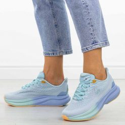 Niebieskie przewiewne buty damskie McArthur Mc21w. Niebieskie obuwie sportowe damskie McArthur, bez wzorów, z dresówki, do biegania. Za 199.00 zł.