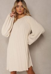 Jasnobeżowa Rozkloszowana Sukienka Ozdobiona Plisowaniem i Bufiastymi Rękawami Ksarina. Brązowe sukienki damskie Renee, na imprezę, bez wzorów, eleganckie, bez kołnierzyka, bez ramiączek, mini, rozkloszowane. Za 74.99 zł.