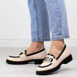 Beżowe matowe Polskie mokasyny damskie, loafersy Deoni D309. Brązowe mokasyny damskie Deoni, ze skóry, biznesowe. Za 259.00 zł.