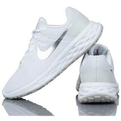 Buty do biegania damskie Nike Revolution 6 NN. Białe obuwie sportowe damskie Nike, bez wzorów, z gumy, do biegania, nike revolution. Za 346.00 zł.