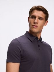 Koszulka polo slim z bawełną - ciemnoszary. Szare koszulki polo męskie Reserved, l, bez wzorów, z bawełny, bez ramiączek. Za 119.99 zł.