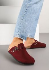 Bordowe Klapki Mule w Stylu Chodaków z Klamrą Lanaris. Czerwone klapki damskie Born2be, bez wzorów, bez obcasa, na płaskiej podeszwie. Za 84.99 zł.