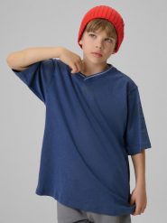 T-shirt loose z nadrukiem chłopięcy 4F 4FJRSS26TTSHM3467. Niebieskie t-shirty dla chłopców 4f, bez wzorów, z bawełny, bez ramiączek. Za 34.99 zł.