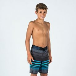Spodenki surfingowe dla dzieci Olaian 900 Stripy. Niebieskie kąpielówki dla chłopców Decathlon, bez wzorów, z materiału. Za 89.99 zł.