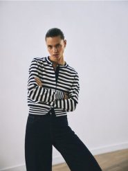 Kardigan w paski - granatowy. Niebieskie kardigany damskie Reserved, l, bez wzorów, z bawełny, klasyczne. Za 119.99 zł.