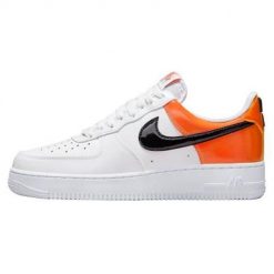 Buty do chodzenia damskie Nike Air Force 1 07 Ess W. Białe obuwie sportowe damskie Nike, bez wzorów, z gumy, trekkingowe, Nike Air Force. Za 538.00 zł.
