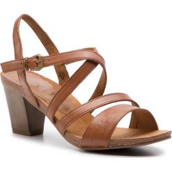 Sandały CAPRICE - 9-28305-22 Cognac Nappa 303. Brązowe klapki damskie Caprice, bez wzorów, z materiału, bez obcasa, na obcasie, bez zapięcia. Za 239.90 zł.