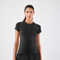 Koszulka do biegania damska Kiprun Run 500 Comfort slim. Czarne koszulki sportowe damskie KIPRUN, l, bez wzorów, z elastanu, bez kołnierzyka, bez ramiączek, do biegania. Za 89.99 zł.