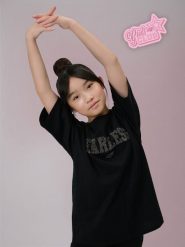 4F T-shirt loose z nadrukiem dziewczęcy - czarny 146/152 (10-12 lat). Czarne t-shirty i topy dla dziewczynek 4f, z aplikacjami, z dzianiny, bez ramiączek. Za 59.99 zł.