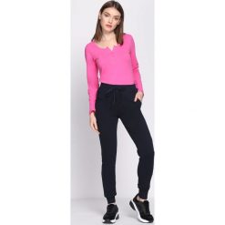 Granatowe Spodnie Dresowe Occasion. Niebieskie spodnie dresowe damskie Born2be, z dresówki. Za 49.99 zł.