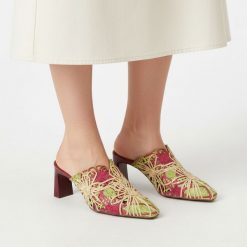 Sandały damskie Hispanitas, cholewka z materiału dekoracyjne plecione aplikacje odkryta pięta stabilny obcas zapewniający wygodę podczas chodzenia, k. Klapki damskie Hispanitas, z aplikacjami, bez obcasa, na obcasie. Za 589.00 zł.