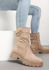 Ciemnobeżowe Botki z Imitacji Zamszu z Ozdobnie Marszczoną Cholewką i Metalowym Detalem Zinarissa. Brązowe botki damskie Renee, z jeansu, eleganckie, bez obcasa, na obcasie, bez zapięcia. Za 139.99 zł.