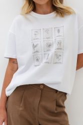 T-SHIRT ERICA "KWIATY" BIAŁY One size - Flawless. Białe t-shirty damskie Flawless, uniwersalny, bez wzorów, z bawełny, klasyczne, bez kołnierzyka. Za 196.00 zł.