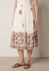 Brązowa Rozkloszowana Spódnica z Wiskozy w Kwiatowy Wzór Masterore. Brązowe spódnice damskie Born2be, uniwersalny, bez wzorów, z jeansu, biznesowe, midi, dopasowane. Za 59.99 zł.