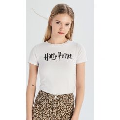 T-shirt z nadrukiem Harry Potter - Biały. T-shirty damskie marki Sinsay. Za 29.99 zł.