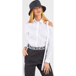 KOSZULA PATRIZIA PEPE. Koszule damskie Patrizia Pepe, bez wzorów, eleganckie, bez kołnierzyka, bez ramiączek. W wyprzedaży za 619.50 zł.