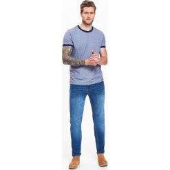 T-SHIRT MĘSKI ZE STRUKTURALNEJ DZIANINY O DOPASOWANYM KROJU. T-shirty męskie marki TOP SECRET. W wyprzedaży za 29.99 zł.