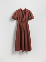 Sukienka z bufkami - brązowy. Brązowe sukienki damskie Reserved, l, bez wzorów, z bawełny, bez kołnierzyka, bez ramiączek, midi, rozkloszowane. Za 139.99 zł.