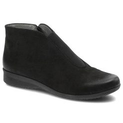 Czarne Botki Maciejka Damskie Skórzane Modne Buty. Czarne botki damskie Maciejka, na wiosnę, z nubiku, bez obcasa, bez zapięcia. Za 199.00 zł.