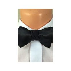 Czarna mucha satynowa jedwabna a'la Bond - diamond point. Czarne krawaty i muchy Manufaktura much, z jedwabiu, eleganckie. Za 124.00 zł.