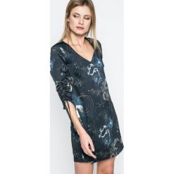 Answear - Sukienka Twilight. Brązowe sukienki damskie ANSWEAR, na co dzień, s, bez wzorów, z materiału, casualowe, bez kołnierzyka, bez ramiączek, mini, proste. W wyprzedaży za 49.90 zł.