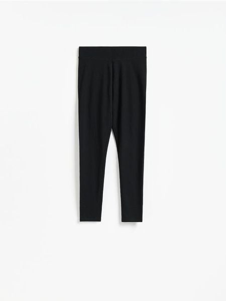 Legginsy z bawełną - czarny. Czarne legginsy damskie Reserved, l, bez wzorów, z bawełny. Za 39.99 zł.