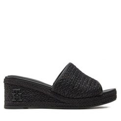 Klapki Tommy Hilfiger. Czarne espadryle damskie Tommy Hilfiger, bez wzorów, bez obcasa. Za 219.99 zł.