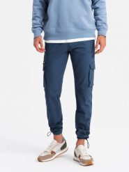 Spodnie męskie cargo STRAIGHT LEG z trójkątnym pinem na kieszeni – ciemnoniebieskie V4 OM-PACG-0196 - XXL. Niebieskie spodnie materiałowe męskie Ombre Clothing, l, bez wzorów, z bawełny, eleganckie. Za 137.99 zł.