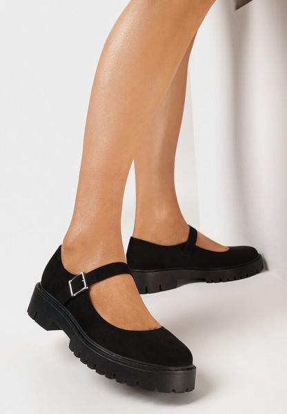 Czarne Półbuty z Ekozamszu na Podeszwie z Wycięciami i Paskiem ze Sprzączką Demexa. Czarne półbuty damskie Born2be, bez wzorów, bez obcasa, bez zapięcia. Za 54.99 zł.