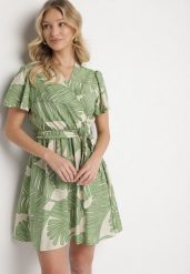 Zielona Sukienka Wiskozowa z Kopertowym Dekoltem i Florystycznym Printem Ninissia. Zielone sukienki damskie Born2be, na co dzień, l, bez wzorów, z jeansu, eleganckie, bez kołnierzyka, bez ramiączek, mini, kopertowe. Za 64.99 zł.