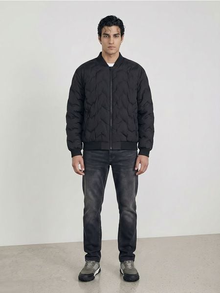 Kurtka puffer bomber z kieszeniami na zamek - czarny. Czarne kurtki męskie Sinsay, l, bez wzorów, bez kaptura. Za 119.99 zł.