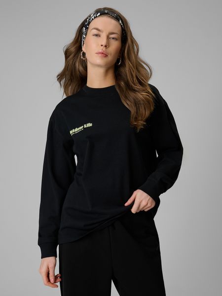 4F Longsleeve regular z nadrukiem damski - czarny M. Czarne t-shirty damskie 4f, m, bez wzorów, z bawełny, klasyczne, bez kołnierzyka. W wyprzedaży za 99.99 zł.