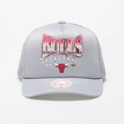 Czapka z daszkiem Mitchell & Ness NBA Chicago Bulls Glow Up HHSSINTL1436-CBUGREY. Szare czapki i kapelusze męskie Mitchell & Ness, bez wzorów. Za 112.70 zł.