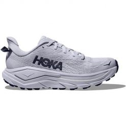 Buty do biegania damskie Hoka One One Challenger 8. Białe obuwie sportowe damskie Hoka One One, bez wzorów, z materiału, do biegania. Za 892.00 zł.