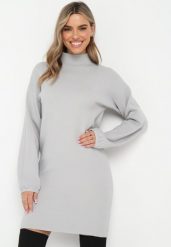 Jasnoszara Sweterkowa Sukienka Mini z Gładkiej Dzianiny Narel. Szare sukienki damskie Born2be, na co dzień, m, bez wzorów, z dzianiny, bez kołnierzyka, bez ramiączek, mini. Za 89.99 zł.