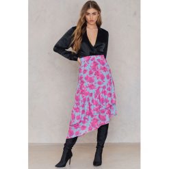 NA-KD Boho Spódnica midi z falbaną u dołu - Pink,Multicolor. Spódnice damskie marki NA-KD Boho. Za 32.00 zł.