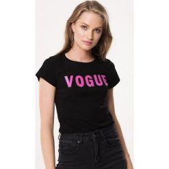 Czarny T-shirt Radicalise. Czarne bluzki damskie Born2be, l, bez wzorów, z dzianiny, klasyczne, bez kołnierzyka. Za 39.99 zł.