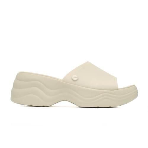 Klapki damskie Crocs Skyline Slide. Brązowe klapki damskie Crocs, bez wzorów, z materiału, bez obcasa. Za 197.99 zł.