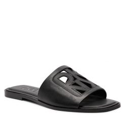 Klapki DKNY. Czarne klapki damskie DKNY, bez wzorów, bez obcasa. Za 499.99 zł.