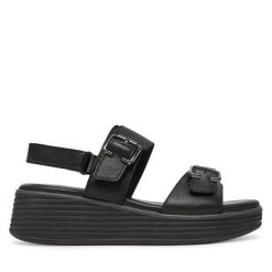 Sandały Lasocki. Czarne sandały damskie Lasocki, bez wzorów, bez obcasa, na koturnie, bez zapięcia. Za 169.99 zł.