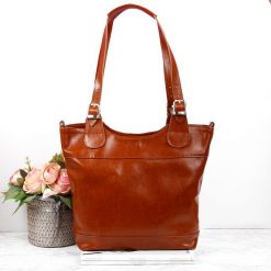 Torebka skórzana elegancka DAN-A T195A camel. Brązowe torebki do ręki damskie DAN-A, bez wzorów, ze skóry, biznesowe, bez dodatków. Za 399.99 zł.