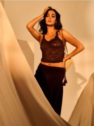 Bawełniana spódnica midi z marszczeniem i ozdobnymi chwostami - brązowy. Brązowe spódnice damskie Sinsay, l, bez wzorów, z bawełny, midi. Za 49.99 zł.